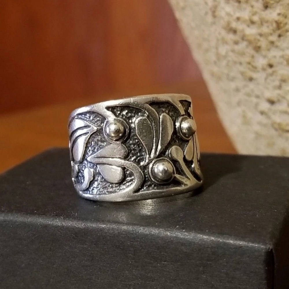 Silpada Sterling Silver Vine Ring - Picture 2 of 14